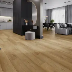 Jasne, drewnopodobne panele laminowane czy winylowe tworzą ciepłą bazę dla nowoczesnego wnętrza z szarą kuchnią i salonem.