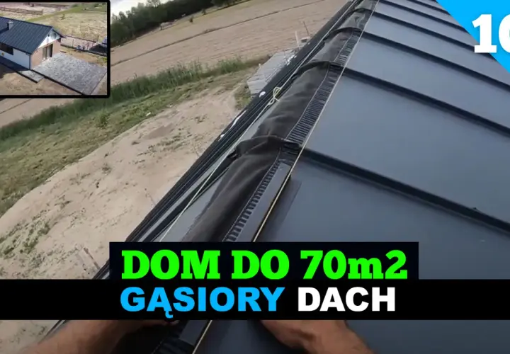 Nowy dom z blachą na rąbek. Dach z gąsiorami, idealny dla małych domów do 70m2.