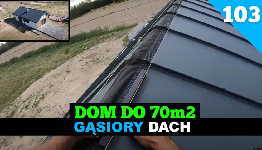 Nowy dom z blachą na rąbek. Dach z gąsiorami, idealny dla małych domów do 70m2.