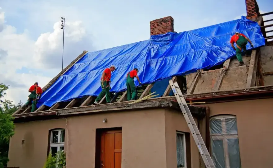 Remont dachu - Pozwolenie na budowę czy zgłoszenie? Sprawdź zasady