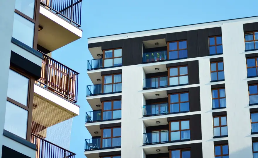 Loggia co to jest? Różnice między balkonem i tarasem